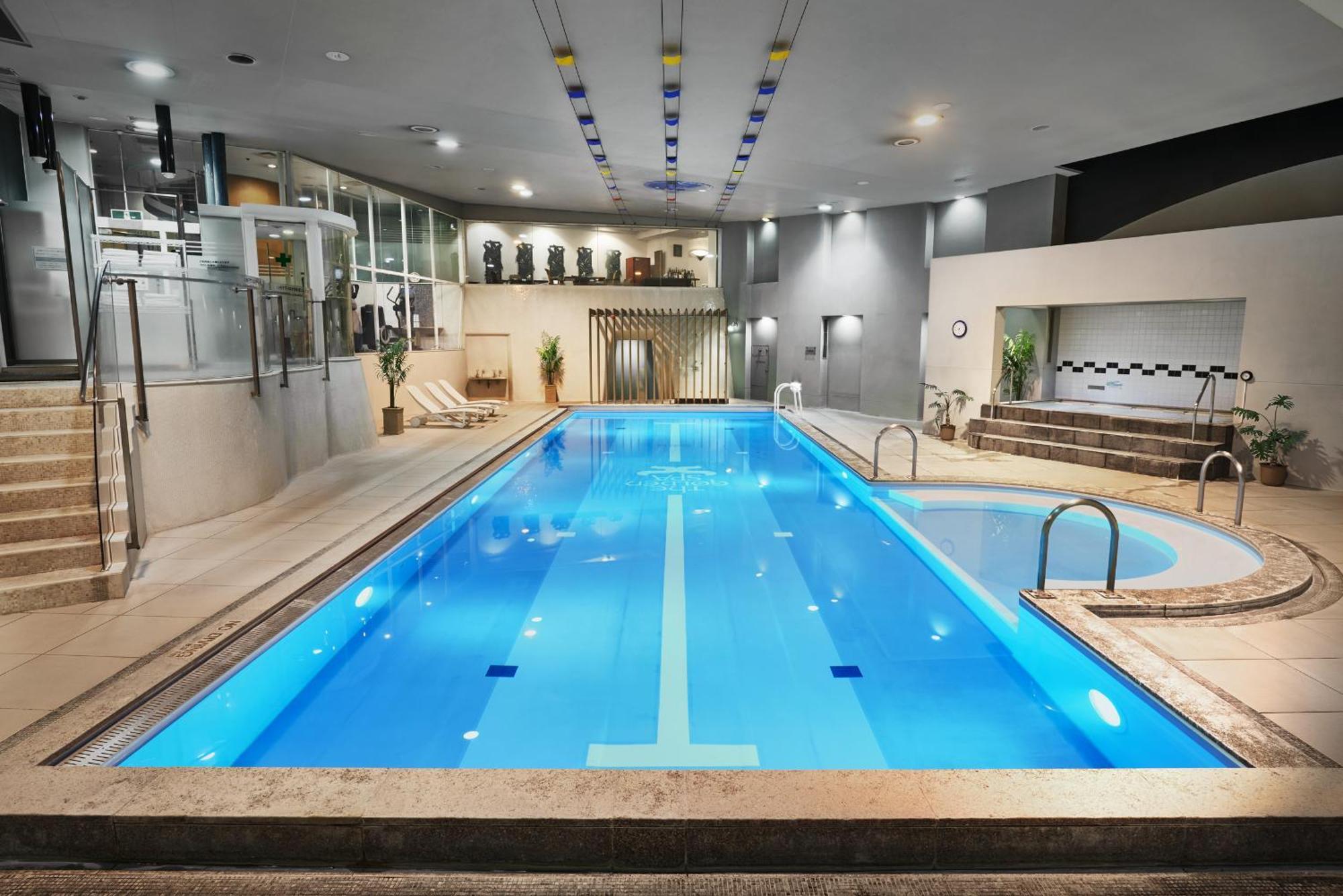 Hotel New Otani Tokyo The Main Экстерьер фото The swimming pool at the hotel
